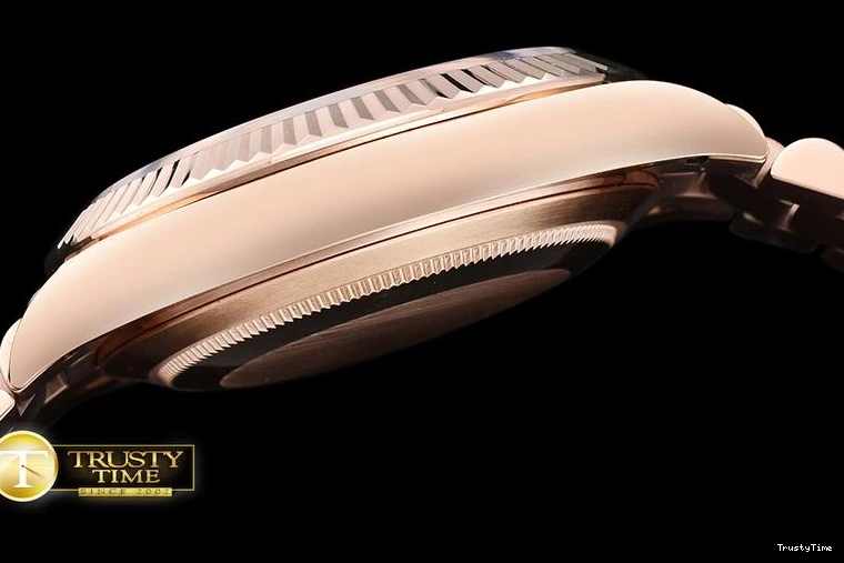 1230 RDD0218A – DayDate 40mm Casual 690